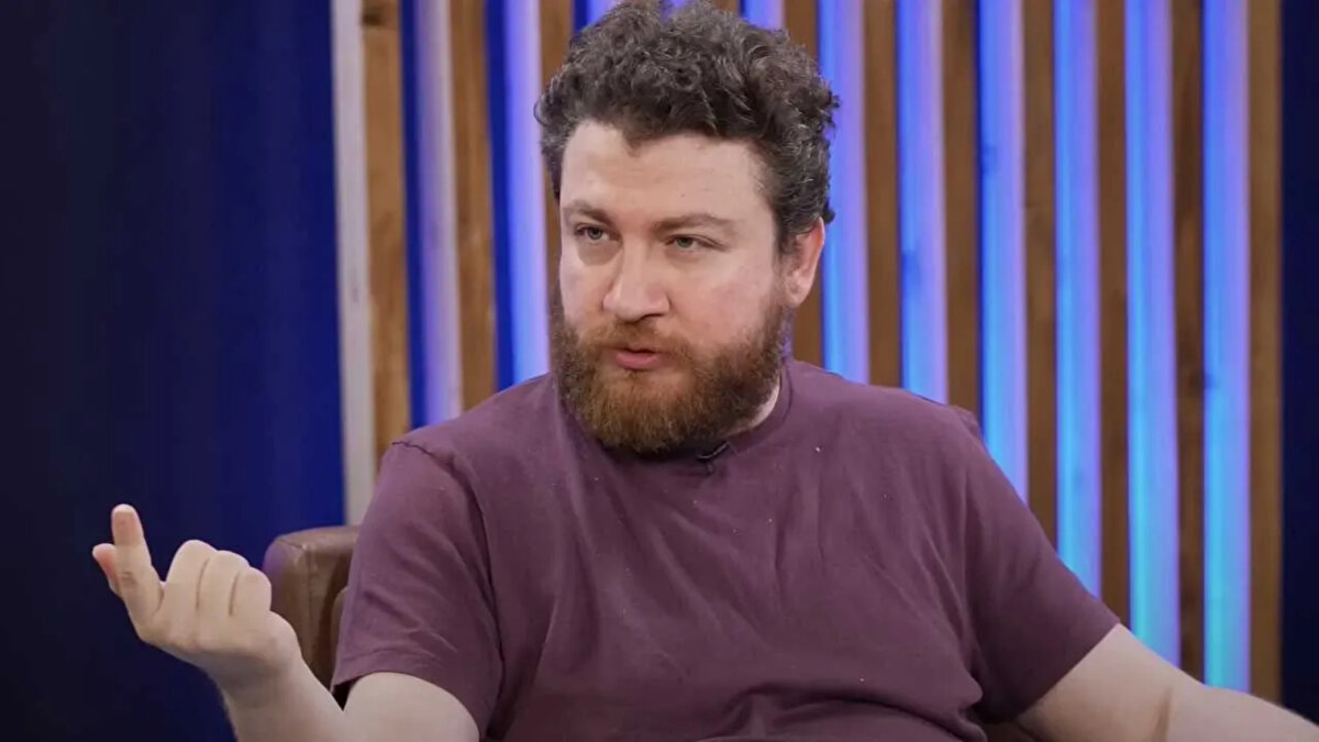 "Alanyaspor'un attığı golde İrfan'ın devasa bir hatası var. Ya bir kere denedi Alanyaspor. Fenerbahçe savunmasını karşıladı. Hatta ikinci topta Fred'e gitti. Fred uzaklaştırdı. Ama Alanyaspor öyle bir yerleştirdi ki sanki Real Madrid deplasmanındasın."