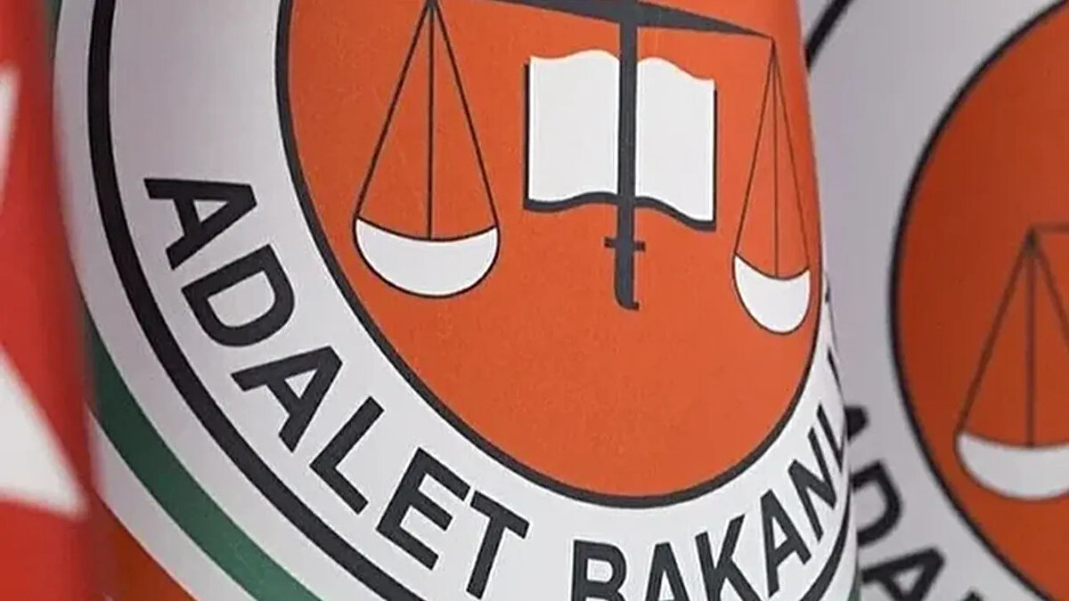 Geçtiğimiz yıllarda Adalet Bakanlığı çalışanlarına promosyon ödemeleri 25 bin TL olarak yapılmıştı. 2025 yılı için promosyon miktarının 100 bin TL sınırının aşması bekleniyor. Sendikalar, promosyon ödemelerinin tek seferde ve peşin olarak yapılmasını talep ediyor.