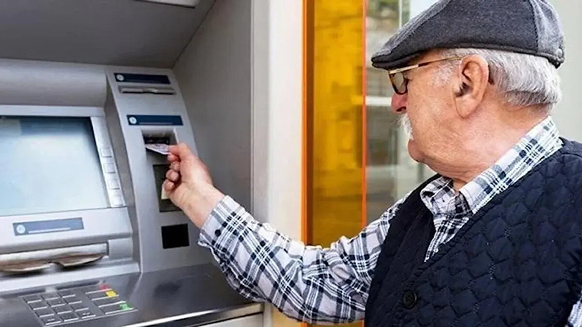 Dilekçeden Önce Kontrol Şart<br><br>Emekli olmak isteyen vatandaşlar, başvuru dilekçesini vermeden önce son 7 yıldaki prim günlerini ve hangi kuruma daha fazla prim ödendiğini dikkatle kontrol etmeli. Aksi takdirde istenmeyen bir sigorta statüsünden, daha düşük emekli maaşıyla karşılaşmak mümkün.