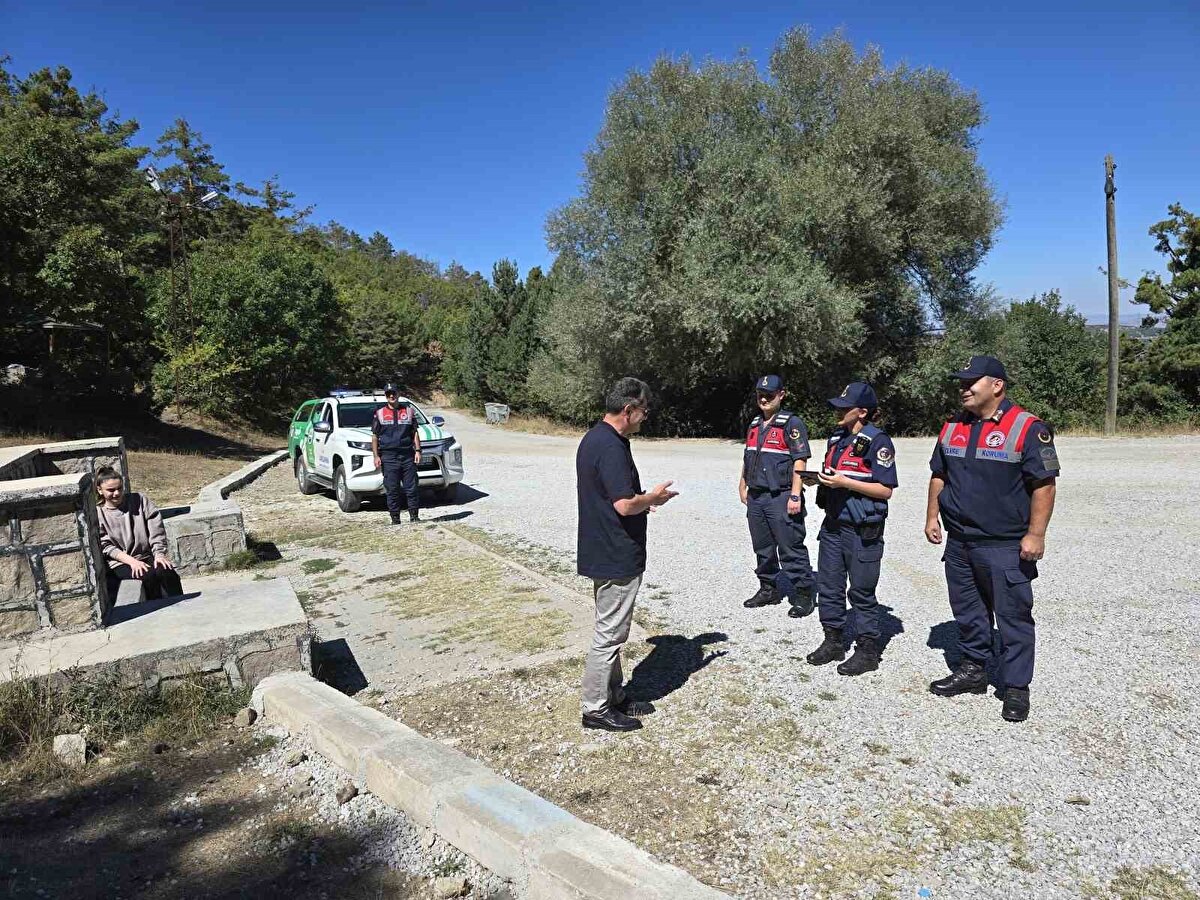 Gamze Güvenç ise "Babamla birlikte gezi yapmaya geldik. Burası çok güzel bir yer. Akdağmadeni salebini tüketiriz. Hatta evde hep ben yaparım. Tadı çok güzel. Denetim hakkında çok bilgim yok ama Jandarma ekiplerinin görev başında olması çok iyi" şeklinde konuştu.