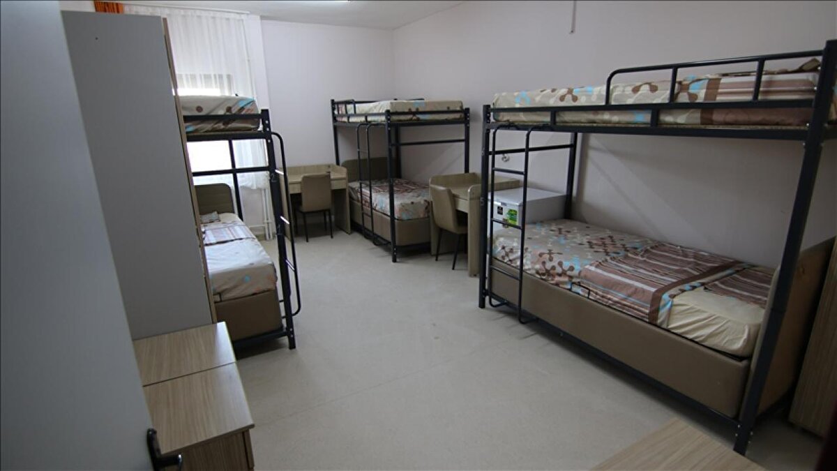 2025-2026 eğitim-öğretim döneminin başlamasıyla birlikte üniversite öğrencileri yurt fiyatlarını araştırmaya başladı. 