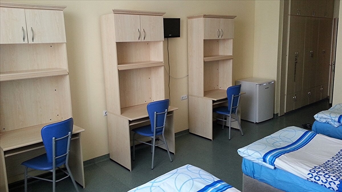 Güvenli ve huzurlu bir yaşam alanı sunan yurtların listelendiği platformda adaylar; il, ilçe, eğitim düzeyi, cinsiyet ve yurtlarda aranan birçok farklı kriterlere göre filtreleyebiliyor.