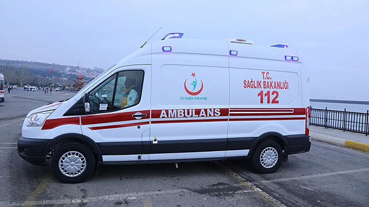 İl Sağlık Müdürlüğü Acil Sağlık Hizmetleri Başkanlığında görevli doktorlar tarafından, ambulans sireninin yoğun trafik ya da gürültü nedeniyle duyulamadığı durumlarda sürücüleri doğrudan bilgilendirmek amacıyla, ileri düzey radyo frekans modülü mühendislik teknikleriyle özel bir cihaz geliştirildi.