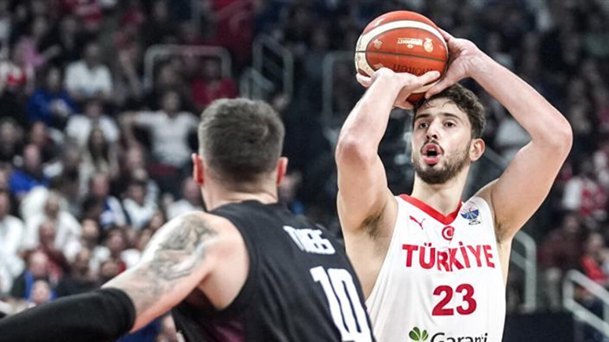EuroBasket 2025 yarı finalinde Türkiye, Yunanistan'ı 26 sayı farkla 94-68 mağlup etmişti