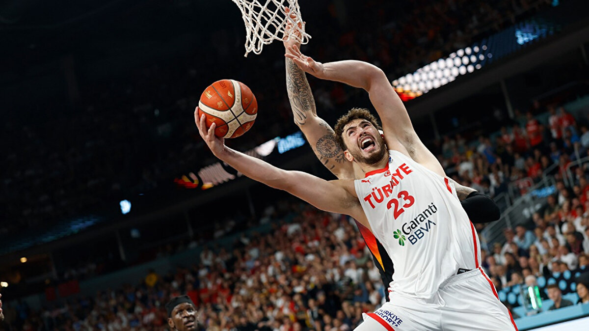 "SPORUN BİRLEŞTİRMEK İÇİN OLDUĞUNU HATIRLATIRIZ"<br><br>İki oyuncunun ortak yaptığı açıklamada ise şu ifadelere yer verildi: