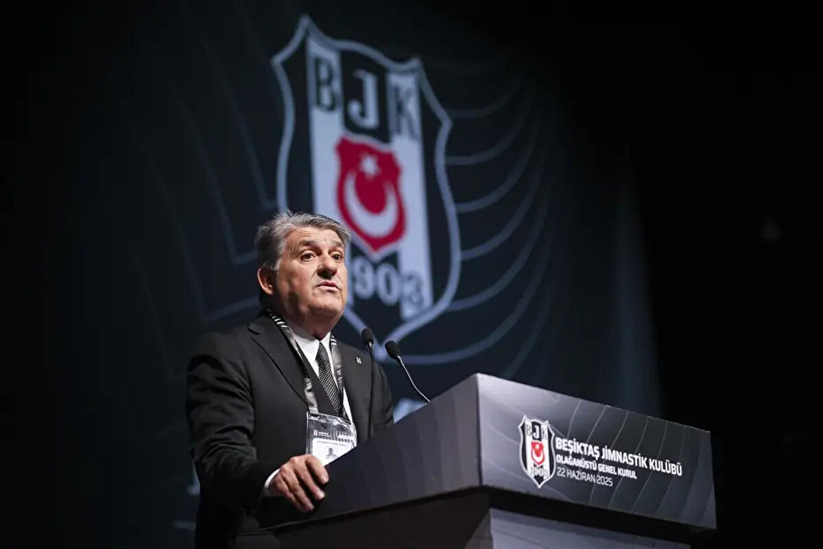 Serdal Adalı, Beşiktaş'ın gündemindeki konulara ilişkin bir basın toplantısı düzenledi.