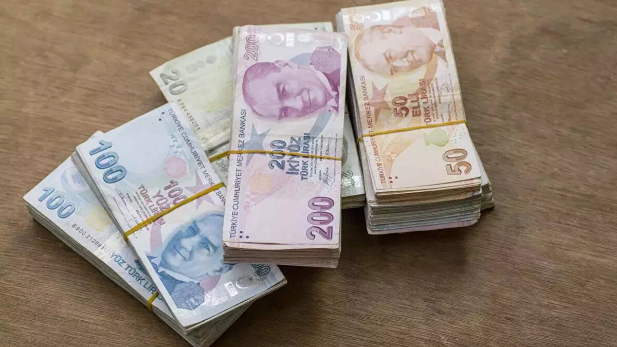 Maaşı 40.000 TL olan emekliler, yüzde 7,14 zamla 42.856 TL, yüzde 10,56 ile 44.224 TL, yüzde 10,14 ile 44.056 TL ve yüzde 11,3 ile 44.520 TL alacak.