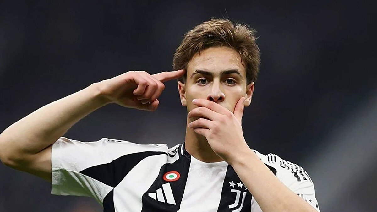 KENAN YILDIZ: "ADEYEMİ İLE AYNI OKULDAYDIK"<br><br>Kenan Yıldız, Adeyemi ile konuşması üzerine:<br>“Bir şey yoktu, sadece biraz Türkçe espri yaptık. Hatta bazen benden daha iyi biliyor (gülerek). Çok iyi bir oyuncu ve insan. Aynı okuldaydık, o 10. sınıftaydı, ben 5. sınıfta. O zamanlar bana rol model gibiydi.” dedi. 