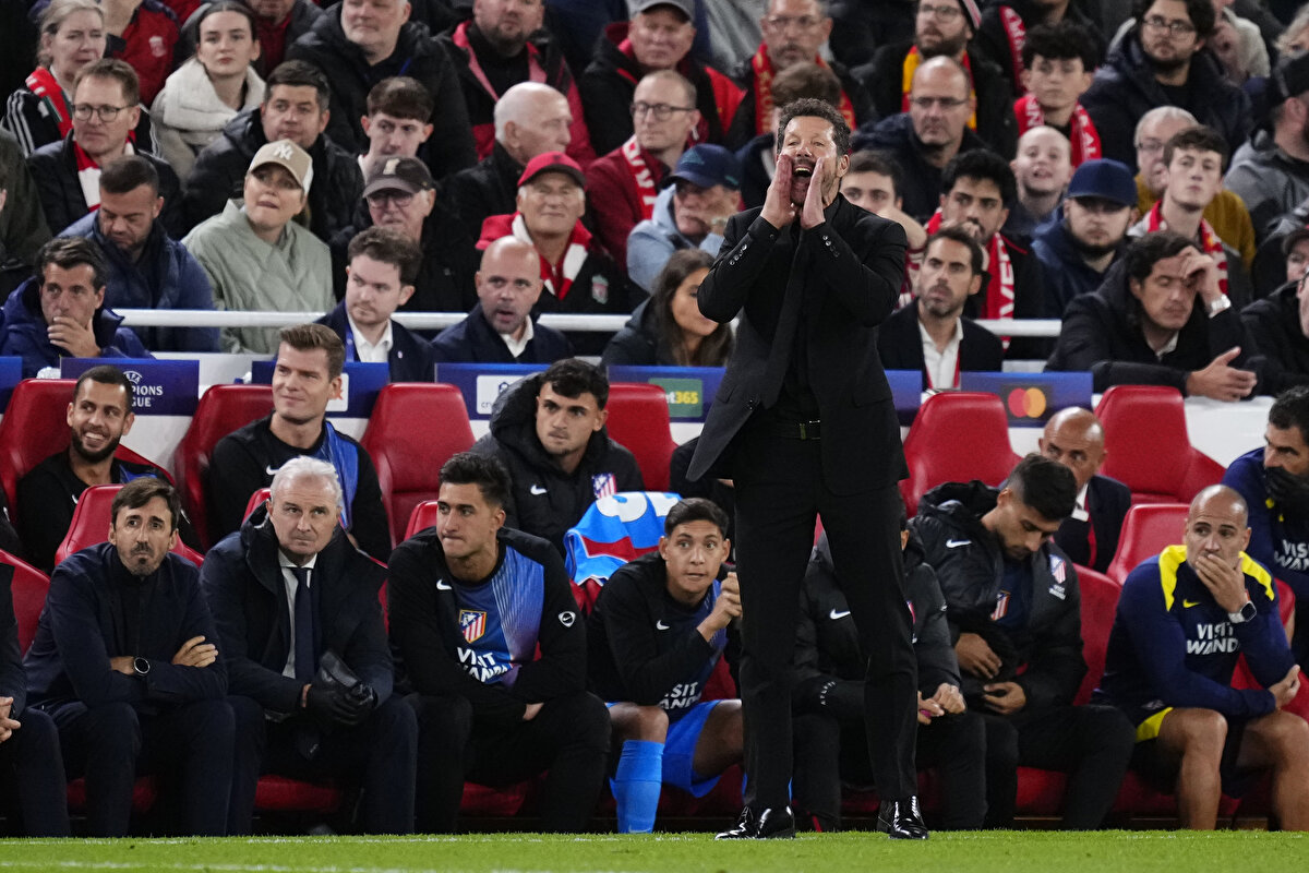 Van Dijk'ın golü sonrası Liverpool'lu bir taraftar ile gerginlik yaşayan Atletico Madrid Teknik Direktörü Diego Simeone, ırkçı ifadelerle saldırıya uğradığını söyledi.