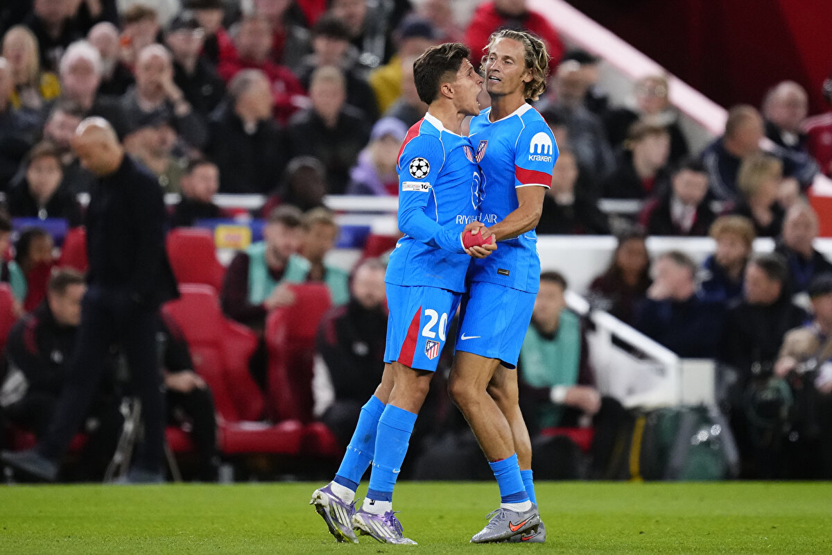 Liverpool, 2-0 öne geçtiği maçta Llorente'yi durduramadı karşılaşmada skor 2-2'ye geldi.