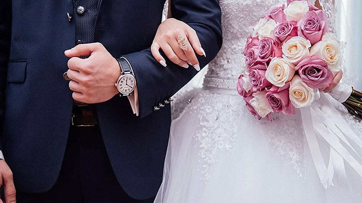 Evlilik kredisi başvuruları nereden ve nasıl yapılır?<br><br>2025 evlilik kredisi başvuruları aile.gov.tr üzerinden, e-Devlet şifresi ve T.C. kimlik numarasıyla yapılacak. Başvurular, e-Devlet’te yer alan “Evlenecek Gençlerin Desteklenmesi Projesi” ekranı üzerinden online olarak gerçekleştiriliyor.