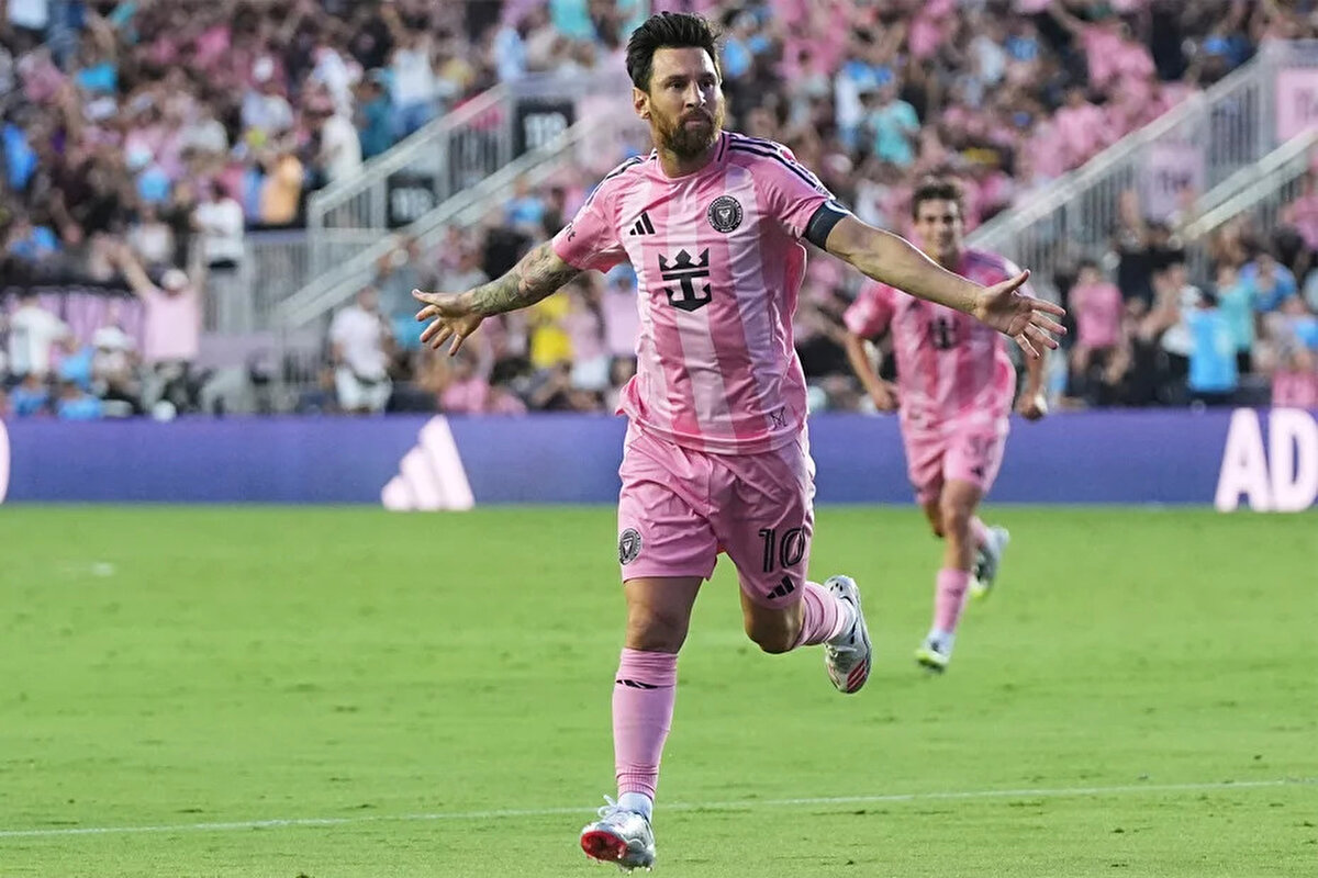 38 yaşındaki Arjantinli efsane, Inter Miami formasıyla 75 maça çıktı. Messi bu mücadelelerde 62 gol ve 30 asistlik skor katkısı sağladı.<br><br>