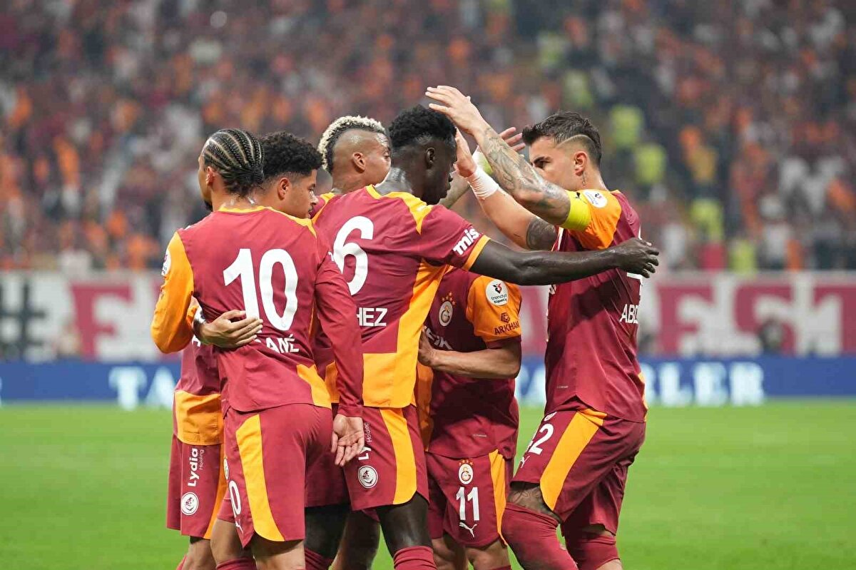 FRANKFURT - GALATASARAY MAÇI HANGİ KANALDA?<br><br>Bugün tüm futbol severlerin merakla beklediği Frankfurt - Galatasaray maçı TRT 1 ekranlarından canlı yayınlanacak. Zorlu maç 22:00'da başlayacak. 