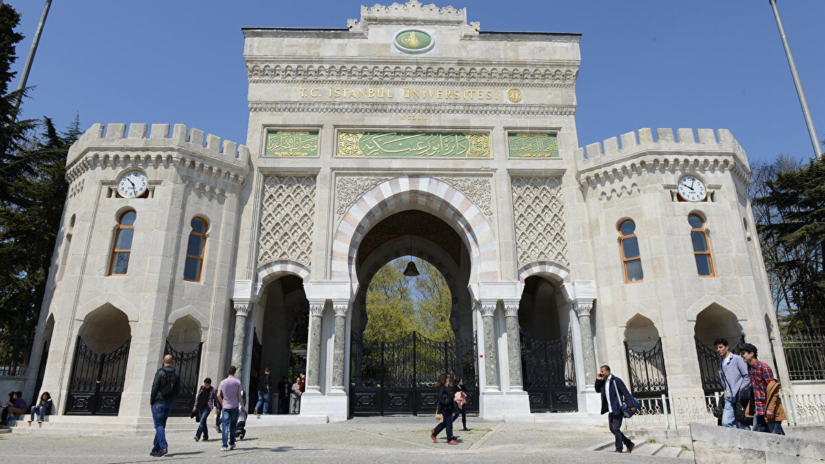 AUZEF üç ders sınavı ne zaman?<br>Mezuniyet için düzenlenen üç ders sınavı, 21 Eylül 2025 tarihinde gerçekleştirilecek. Başvuruların değerlendirilmesinin ardından sınava katılım hakkı bulunan öğrenciler belirlenmiş olacak.