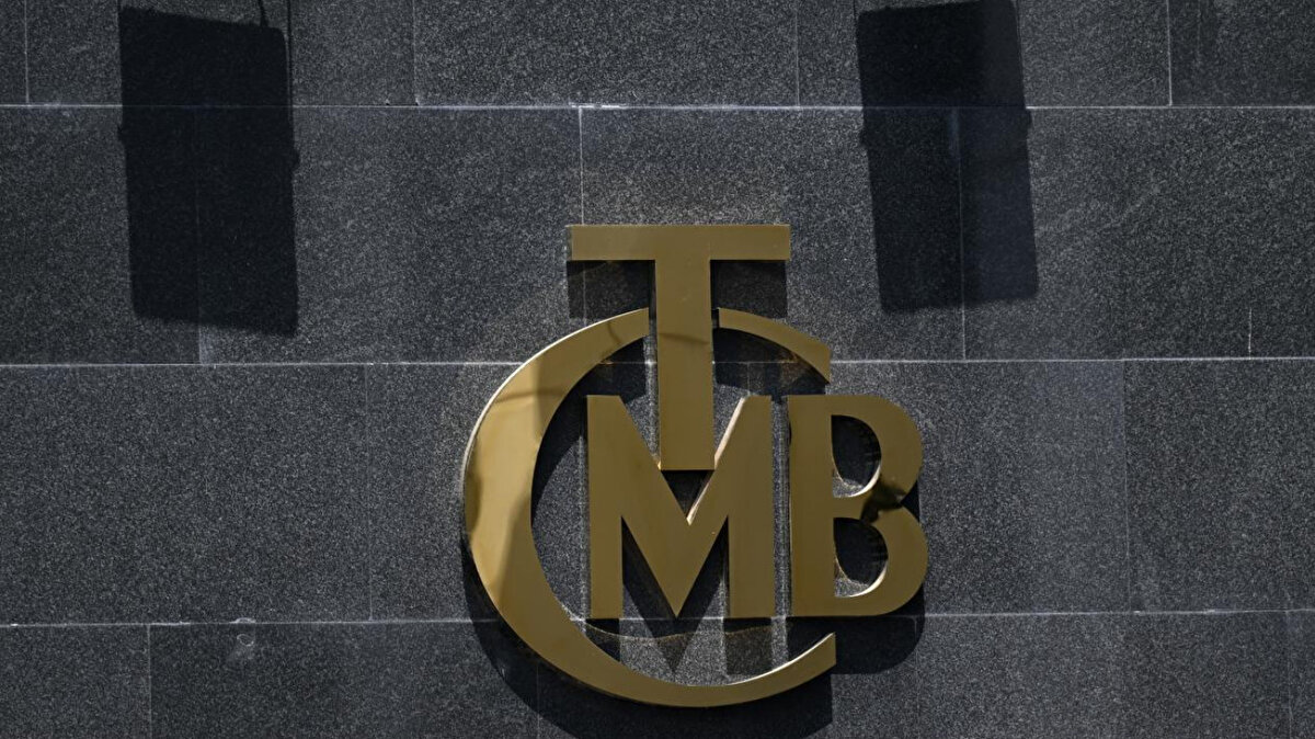 Bir önceki hafta 71 milyar 82 milyon dolar olan net uluslararası rezervler, söz konusu haftada 1 milyar 482 milyon dolar azalarak 69 milyar 600 milyon dolara geldi.