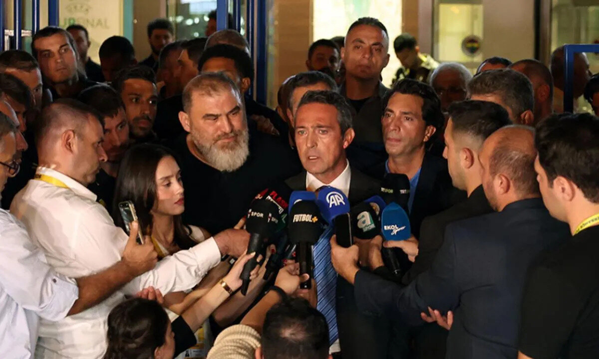 "TFF'NİN BİR ŞEYLER YAPTIĞINI GÖRMEK İSTİYORUZ"<br><br>"Cumhurbaşkanımıza, Spor Bakanı'na, Adalet Bakanı'na bir çağrı yapmak istiyorum. Ayrıca mobing yapılan ve önleri kapatılan hakemlere sesleniyorum! Türkiye Cumhuriyeti'nin bekası için sesleniyorum... Bakın bir belediye başkanının edepsiz açıklamasından dolayı iki camia birbirine düştü. O açıklama olması belki Trabzonspor Başkanı ve biz farklı açıklamalar yapacaktık. Ancak iki camia kanlı bıçaklı hale getirildi. Toplumsal huzursuzluk korkarım derinleşerek devam edecektir! 5. haftada bunlar yaşanıyorsa... MHK'de bir değişikliğe gidilmeli! TFF Başkanı'na da söyledim 'Sizin kuyunuz da kazılıyor olabilir' dedim. Bir yapı yıkılmaya çalışılırken, bir yapı kurulmak üzere... Başta Cumhurbaşkanımız olmak üzere bu konuya el atılmalı. Yoksa fatura yine TFF Başkanı'na kesilecek. İyi niyetli olduğumuz için bu noktada değiliz ama TFF'nin artık bir şeyler yaptığı görmek istiyoruz." <br><br>"SEÇİM OLMASA YÜRÜYÜŞ YAPACAKTIK"<br><br>"Sokaksa sokak, sosyal medya ise sosyal medya... Sonuna kadar hakkımızı arayacağız! Seçim olmasa yürüyüş yapacaktık. TFF Başkanı ve Başkan Vekili bizi dinledi. Onları bir iki gün bekleyeceğiz."