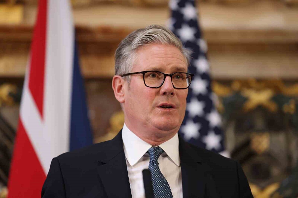 "Afganistan’daki Bagram üssünü geri almaya çalışıyoruz"<br>Ukrayna’daki savaşın Putin’in önceki ABD hükümetinin liderliğine saygı göstermediği için çıktığını savunan Trump, "Afganistan’dan tamamen sebepsiz ve korkunç bir fiyasko ile çıktılar. Afganistan’dan çıkacaktık ama bunu güç ve onurla yapacaktık. Ayrıca, Bagram’ı, dünyanın en büyük hava üslerinden birini elimizde tutacaktık. Yaptığımız şey ise, hiçbir karşılık almadan bu üssü onlara vermek oldu. Bu arada Bagram hava üssünü geri almaya çalışıyoruz. Bizden talep ettikleri bir şeyler var ve biz de o üssü geri istiyoruz. Ama üssü istememizin nedenlerinden biri de, bildiğiniz gibi, Çin’in nükleer silahlarını yaptığı yerin bir saat uzağında olması" açıklamasını yaptı.