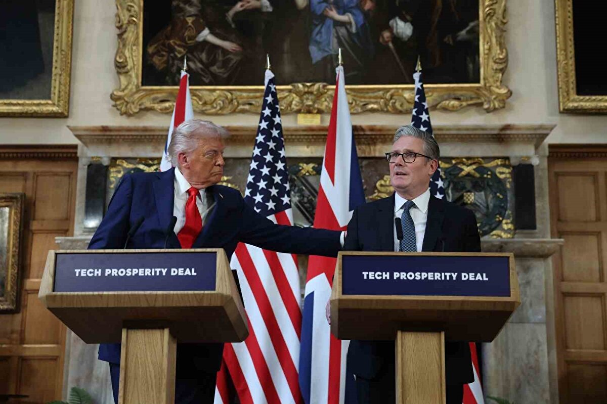 "Putin, beni hayal kırıklığına uğrattı"<br>Konuşmasında ayrıca ABD’nin dünya genelinde savaşların engellenmesinde üstlendiği diplomatik çabalardan bahseden Trump, "Ukrayna’daki savaşın Putin ile olan ilişkimden dolayı kolay çözüleceğini düşünüyordum fakat Putin beni hayal kırıklığına uğrattı. Beni gerçekten büyük bir hayal kırıklığına uğrattı" ifadelerini kullandı.