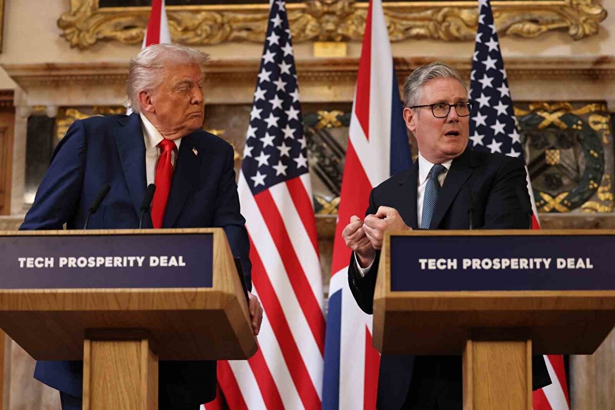 "TikTok, seçimi kazanmamda çok yardımcı oldu"<br>Trump Çin merkezli video paylaşım platformu TikTok’a ilişkin görüşmeler konusunda bilgi talep edilen bir soruya cevabında, konuyu netleştirmek için Çin Devlet Başkanı Xi Jinping ile yarın görüşmeyi planladığını söyledi. TikTok’un algoritmasının değiştirilmesinin söz konusu olup olmadığına da değinen Trump, "TikTok’un muazzam bir değeri var. Bu değeri kaybetmek istemem. Aslında TikTok’u seviyorum. Benim seçim kazanmama da çok yardımcı oldu. TikTok, genç seçmenler arasında fark oluşturan büyük bir etkendi. Seçimi büyük farkla kazanmamızın nedenlerinden biri buydu" ifadelerini kullandı.