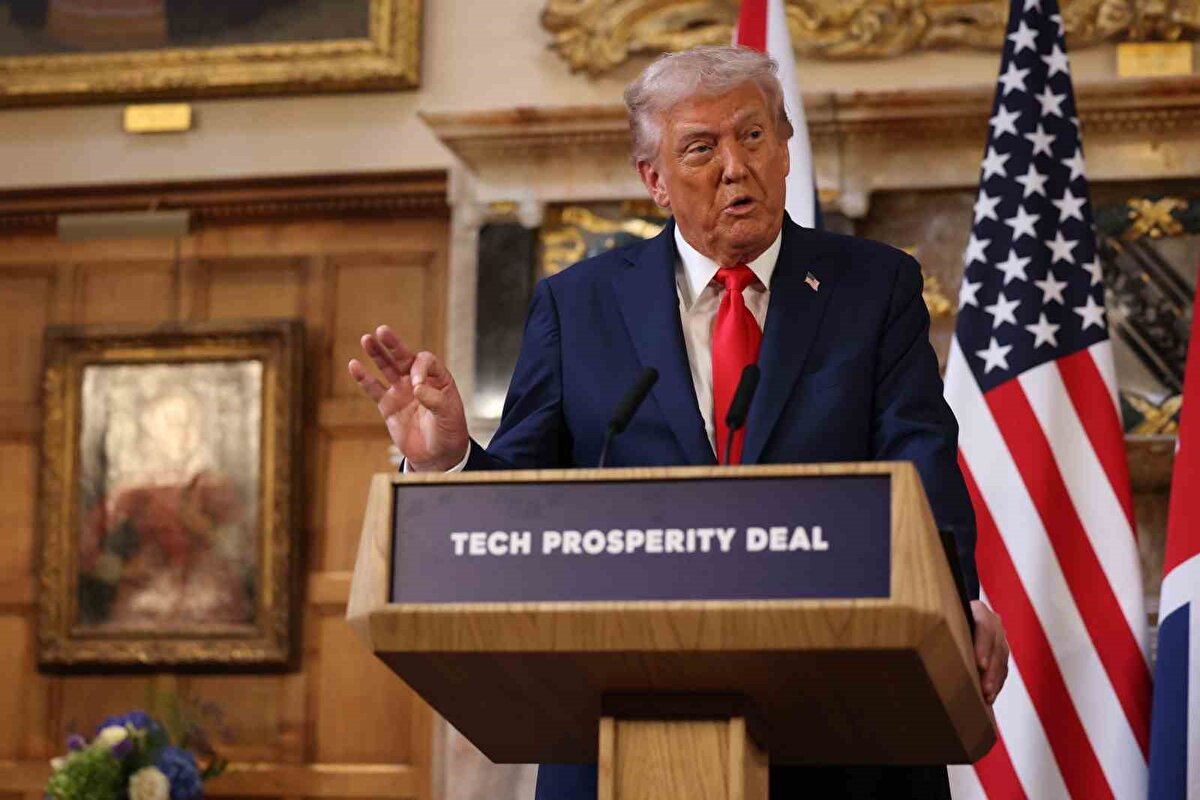 "Filistin’i tanıma konusunda Starmer ile farklı görüşlerdeyiz"<br>Basın toplantısında İsrail’i Gazze’deki saldırılarını durdurmaya ikna edebilecek tek isim olduğu ve bu konuda neler söyleyebileceği yönünde bir soru alan Trump, bu hususta beklediği tek şeyin İsrailli esirlerin tamamının serbest bırakılması olduğunu söyledi. Trump, "Rehinelerin serbest bırakılmasını istiyorum ve sonunda bunun olacağına inanıyorum" diye konuştu.