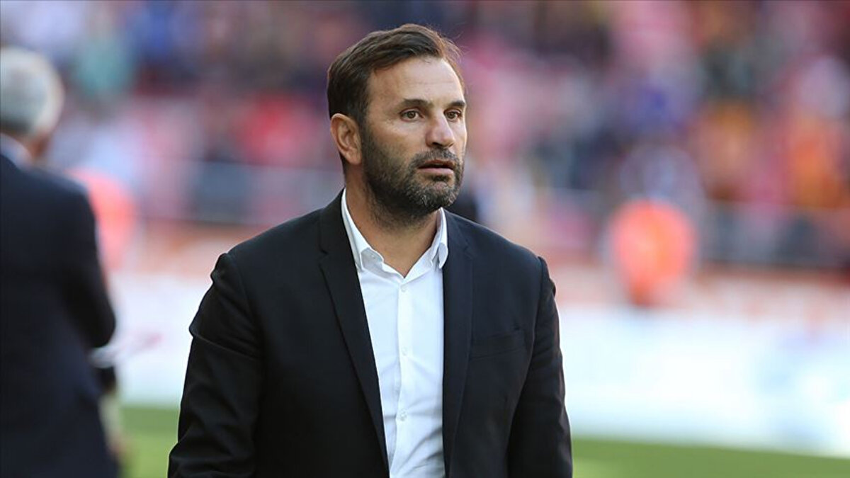 "Şampiyonlar Ligi'ne de iyi başlamak, kazanarak başlamak istiyoruz. Başlayan, devam edecek de çok önemli oyunculara da sahibiz. Diğer maçlara göre kadromuzda da değişiklikler var. Böyle bir 11'e karar verdik. Çok iyi oyunculara sahibiz devamında da. İsteğimiz kazanmak. Bu heyecanı yaşayacaklara layık olmak istiyoruz. İnşallah bugün bunu sahada göstereceğiz."