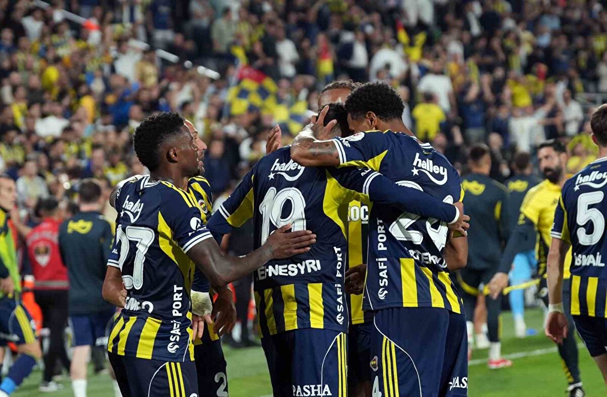 Son dakikalarda baskısını artıran Alanyaspor, Yusuf Özdemir'in kafa vuruşuyla skoru 2-2 yaptı. İrfan Can Eğribayat üzerine gelen topu elinden kaçırmış ve  top kaleye gitmişti. 