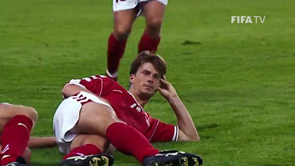 Yunus Akgün'ün Danimarka'nın efsane futbolcusu Brian Laudrup'un 1998 Dünya Kupası'nda Brezilya'ya attığı golden sonra yaptığı ünlü gol sevincini yaptığı belirtildi.