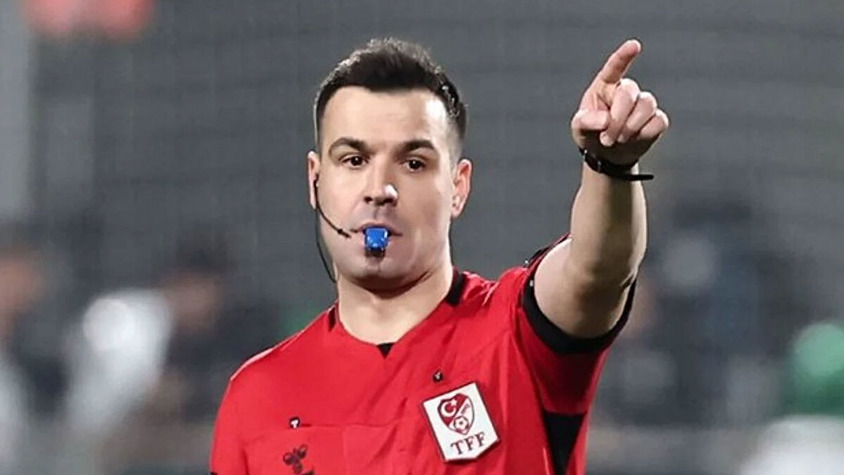 Fenerbahçe taraftarı da maçın ardından hakem Cihan Aydın'a sosyal medyada çok sert tepkiler gösterdi. 