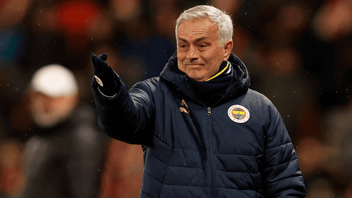 Fenerbahçe'in Benfica ile karşılaştığı play off maçının ardından alınan başarısız sonucun ardından yollar ayrıldı.