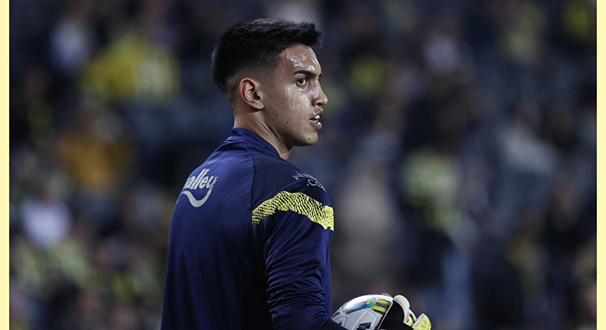 Fenerbahçe’de olduğum süre boyunca her zaman sahada mücadele eden, oynamadığım zaman kulübenden destek veren bir sporcu oldum. Bu böyle de devam edecek. Bu forma için her zaman en iyisini vermek için çalışmaya devam edeceğim. Biz bir aileyiz, birlikte daha güçlü olacağız.