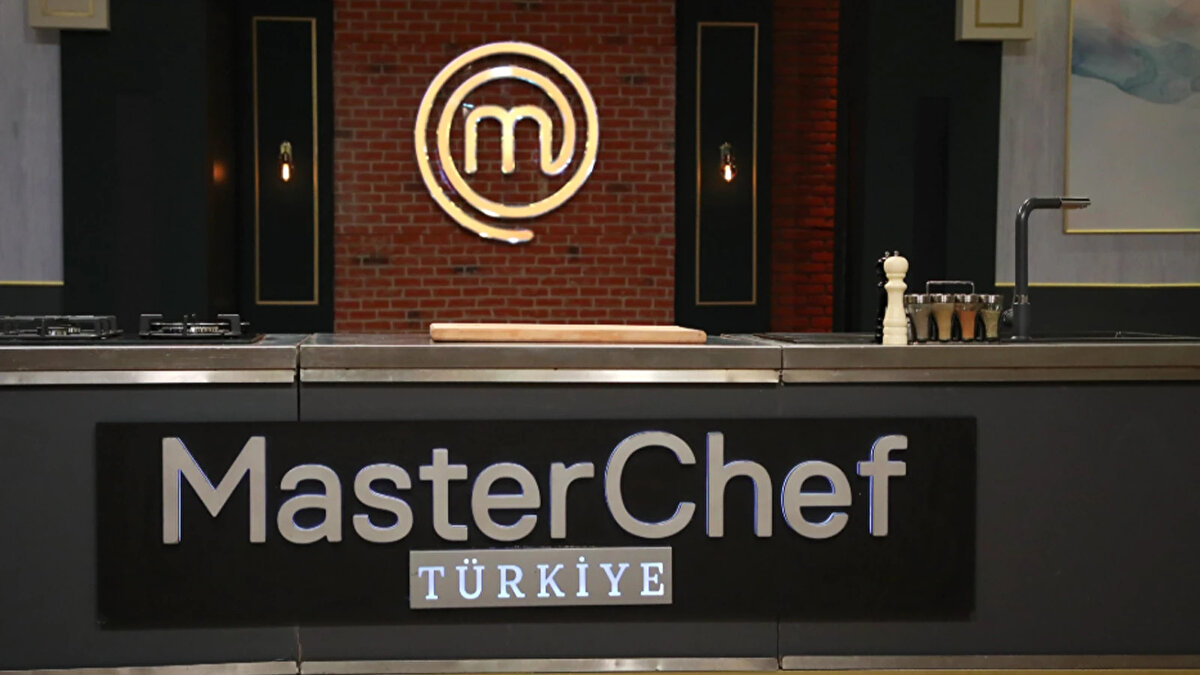 Eleme potasına kimler girdi?<br><br>Dokunulmazlık oyununu kaybeden Kırmızı takım bireysel dokunulmazlık için mutfakta ter döktü. Şeflerin değerlendirmeleri sonucunda bireysel dokunulmazlığı kazanamayan yarışmacılar arasında eleme potasına gönderilen isimler Barış Kaya ve Murat Can Akpınar oldu.