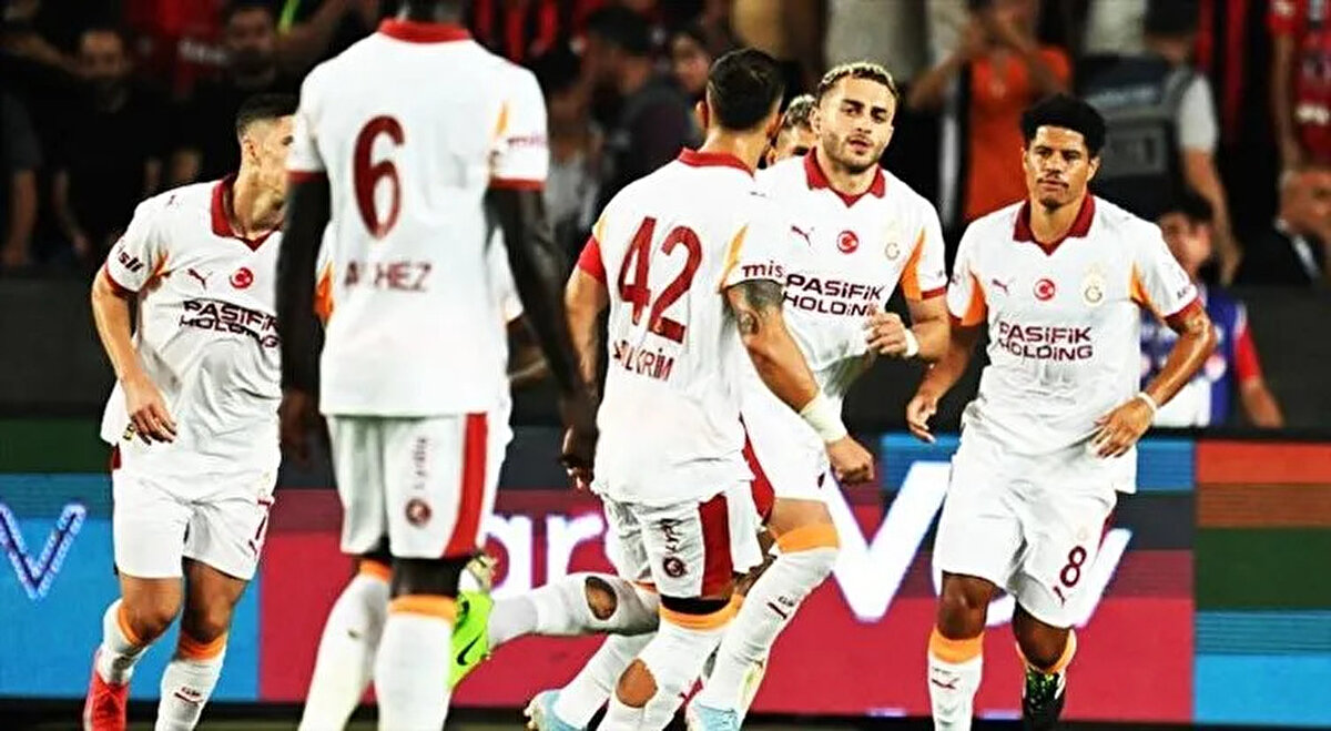 Galatasaray’ın UEFA Şampiyonlar Ligi fikstürü<br><br>Sarı-kırmızılı temsilcimizin Devler Ligi serüveni yoğun bir tempoyla devam edecek. İşte Galatasaray’ın UEFA Şampiyonlar Ligi maç takvimi:<br><br>18 Eylül | Eintracht Frankfurt - Galatasaray (D) - 22.00<br><br>30 Eylül | Galatasaray - Liverpool (E) - 22.00<br><br>22 Ekim | Galatasaray - BodoLimit (E) - 19.45<br><br>5 Kasım | Ajax - Galatasaray (D) - 23.00<br><br>25 Kasım | Galatasaray - R. Union Saint-Gilloise (E) - 20.45<br><br>9 Aralık | AS Monaco - Galatasaray (D) - 23.00<br><br>21 Ocak | Galatasaray - Atletico Madrid (E) - 20.45<br><br>28 Ocak | Manchester City - Galatasaray (D) - 23.00