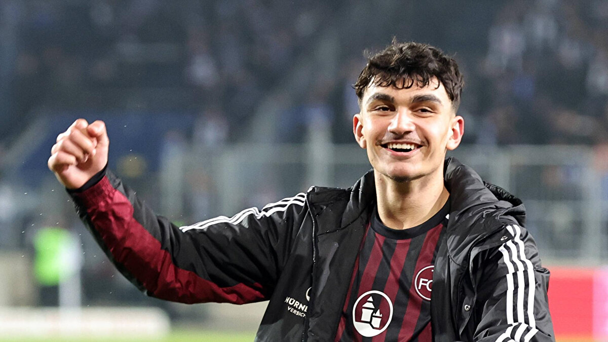 11 Kasım 2005’te Almanya’nın Regensburg kentinde dünyaya gelen Can Yılmaz Uzun, orta saha pozisyonunda görev yapan Türk asıllı bir futbolcudur. Genç yaşına rağmen Avrupa futbolunda gösterdiği performansla dikkatleri üzerine çekmiştir.<br>