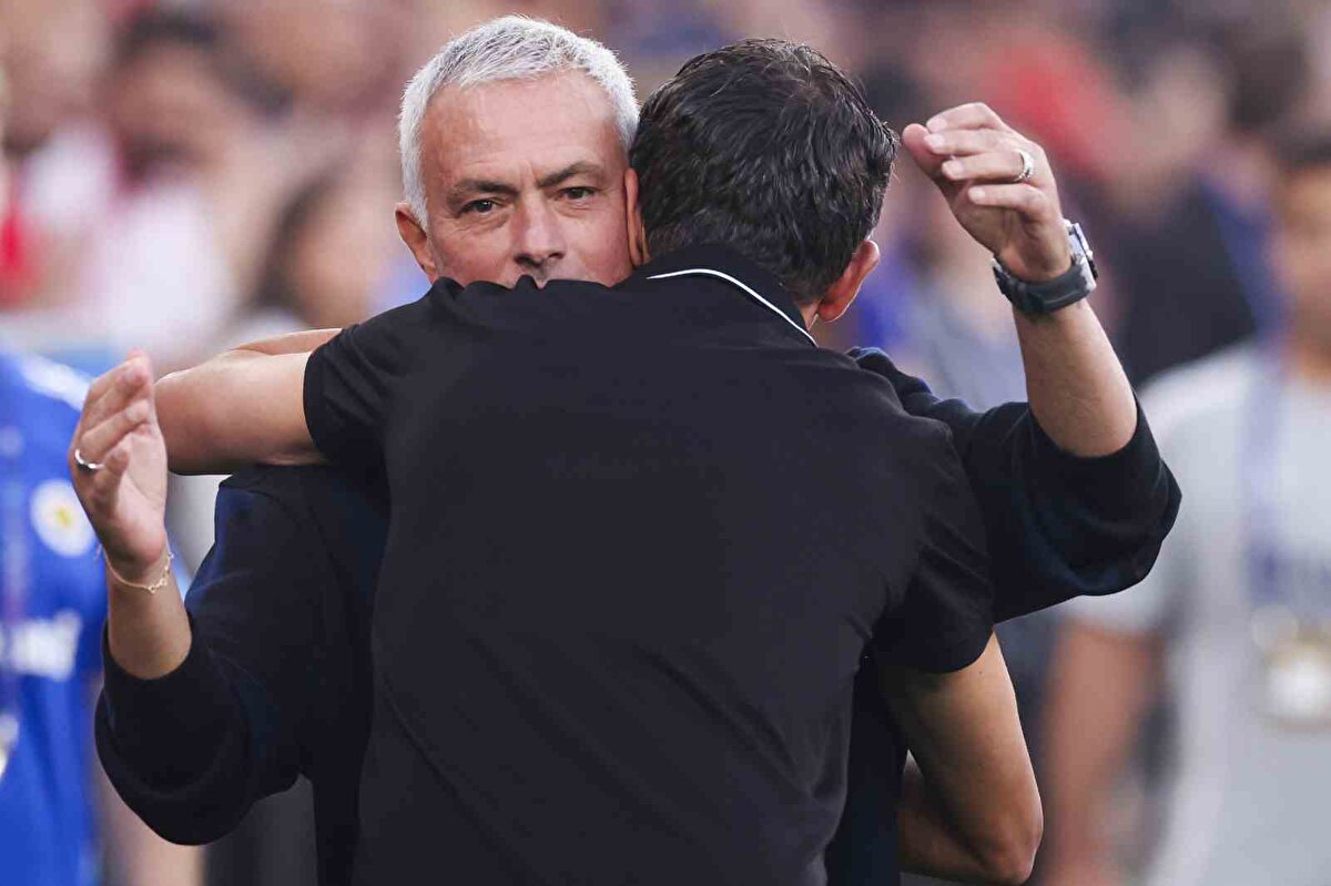 Aldığı tazminatlarla gündeme gelen Mourinho'nun Fenerbahçe'den aldığı rakam da ortaya çıktı. İspanyol Marca gazetesi; Sarı-lacivertlilerin, Portekizli teknik adama sözleşme feshi karşılığında 15 milyon euro ödeyeceğini yazmıştı. 