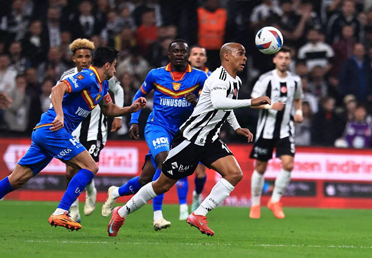 Muhtemel 11'ler:<br><br>Göztepe: Lis, Taha, Heliton, Bokele, Rhaldney, Dennis, Cherni, Arda, Olaitan, Janderson, Juan.<br><br>Beşiktaş: Mert, Gökhan, Djalo, Felix, Jurasek, Cerny, Demir Ege, Jota Silva, Rafa Silva, Cengiz, Abraham.<br>