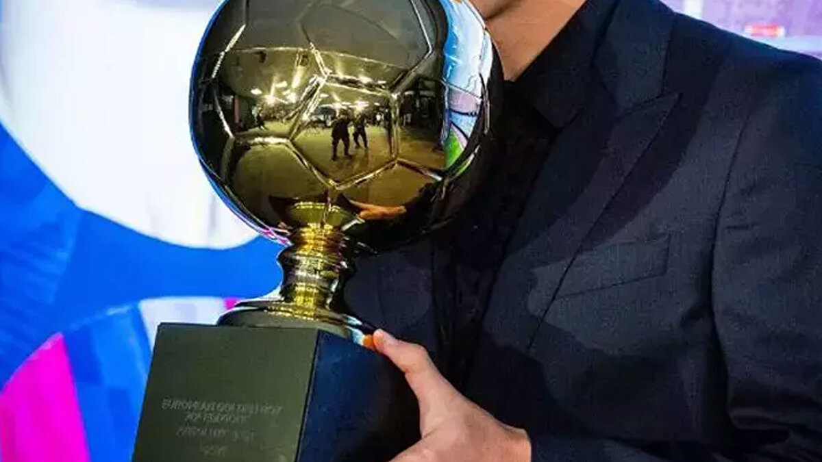 2025 Golden Boy adayları netleşmeye başladı. Açıklanan listede 4 milil futbolcumuz da kendisine yer buldu. İşte Avrupa futbolunun öne çıkan genç yıldızları... 