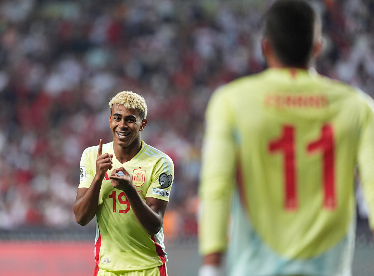 LAMINE YAMAL - BARCELONA