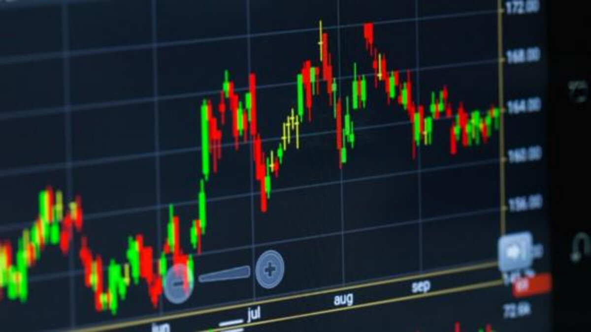 Nisan ayındaki düşüş sonrası S&P 500 Teknoloji Endeksi’nin yüzde 56 yükseldiğini hatırlatan BofA, yapay zekâya yönelik ilginin, Fed’in faiz indirim beklentilerinin ve pozitif makroekonomik ortamın sektörü desteklemeye devam ettiğini aktardı.