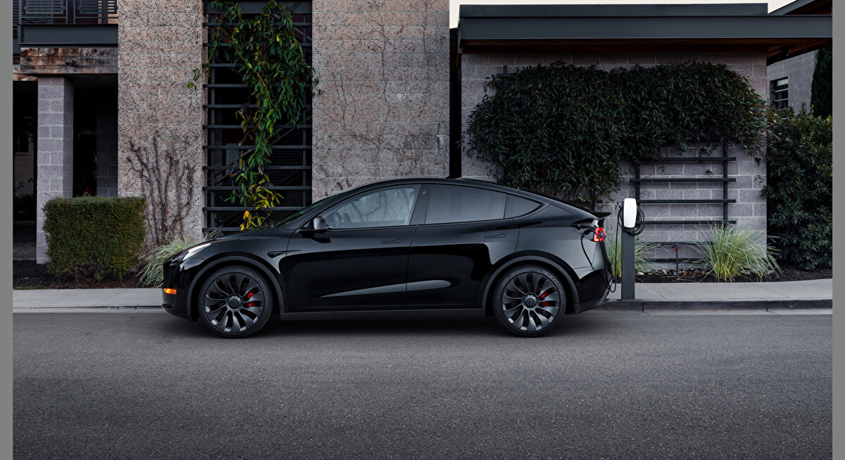 Tesla’da Büyük Değişim<br><br>Elektrikli otomobil pazarında ciddi kayıplar yaşayan Tesla, önce Model X ve Model S satışını durdurdu, ardından uygun fiyatlı Model Y’yi öne çıkardı.