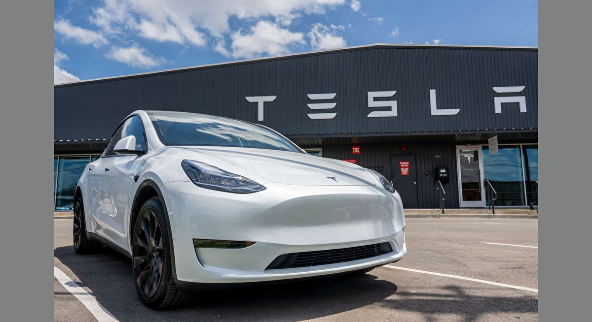 Pil Rekabetinde Kritik Hamle<br><br>Çinli BYD’nin hâkim olduğu pil pazarında, Tesla Panasonic iş birliği ile menzil sorununu çözmeye odaklanıyor.