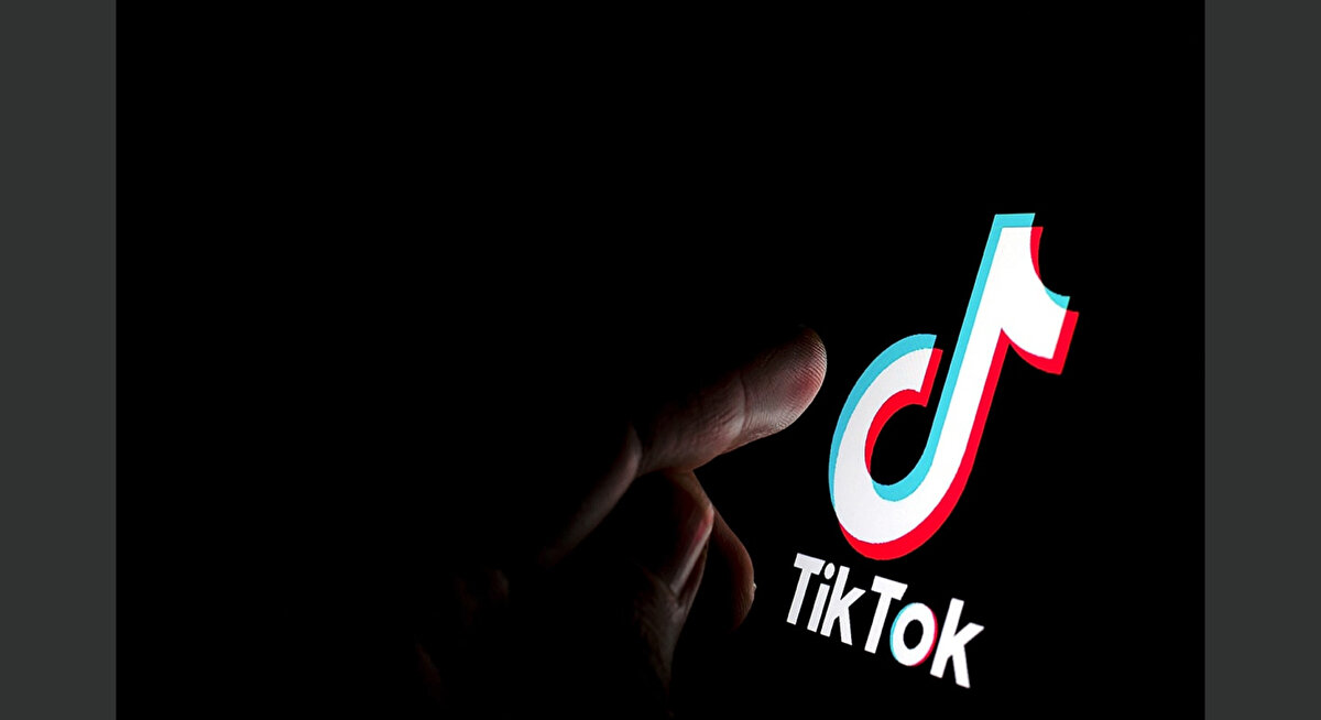 - Tarife restleşmesi<br><br>ABD Başkanı Donald Trump, 2 Nisan'da aralarında Çin'in de olduğu ticaret ortaklarına ek gümrük vergileri açıklamıştı. Çin'in karşılık vermesiyle iki ülke arasında başlayan tarife restleşmesi sonunda ABD, Çin'e uyguladığı tarifeyi yüzde 145'e, Çin de ABD'ye uyguladığı tarifeyi yüzde 125'e çıkarmıştı.