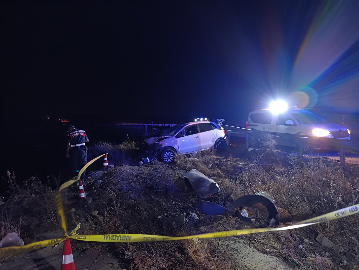 Kazada yaralanan Furkan Karadağ ve Müslüm Polat, ambulanslarla Adıyaman Eğitim ve Araştırma Hastanesi'ne kaldırıldı.