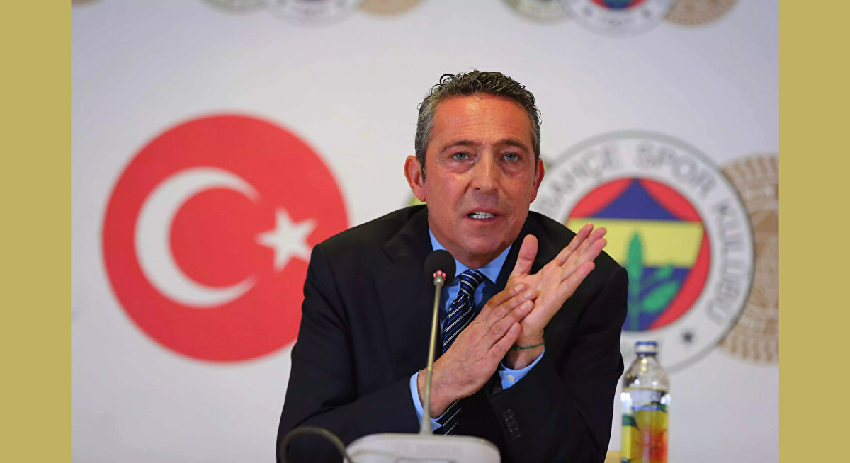 "FİNANSAL BORÇLARIMIZI 69 MİLYON EURO'YA DÜŞÜRDÜK"<br><br>Bugün geldiğimiz noktada:<br><br>347 milyon euro olan finansal borçlarımızı 69 milyon euro’ya düşürdük. 381 milyon euro olan nakdi borçlarımızı 223 milyon euro’ya indirdik. Ve bunları yaparken de tüm olumsuz ekonomik koşullara rağmen 70 milyon euro olan futbol takımı değerimizi 300 milyon eurolara çıkardık, toplamda 850 milyon euro'luk tesis yatırımlarını başlattık ve Bankalar Birliğinden çıkmanın müjdesini verdik. Son aşama olan askı süreci başladı, yasal süreler sonunda finansal bağımsızlık tamamlanmış olacak. Kulübümüzün gelirlerini yedi yılda döviz bazında iki katından daha fazla artırdık. 2017/18 sezonunda 7 adet sponsorumuzdan 19 milyon euro gelir elde ederken, 2024/25 sezonunda 51 sponsorumuzdan 52 milyon euro gelir elde ettik.