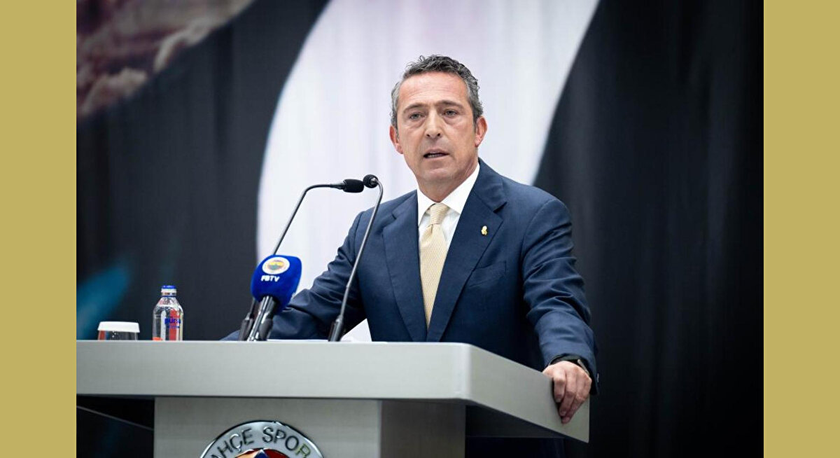 "KİMSE MERAK ETMESİN, SONUNA KADAR TAKİP EDECEĞİZ"<br><br>Değerli Fenerbahçeliler,<br><br>Yapı olarak isimlendirdiğimiz, futbolun başına bela olmuş organize kötülük ile çok mücadele ettik ve bunları delilleri ile ifşa ettik. Bu yolda somut adımlar attığımızı gördükçe de bizi birbirimize kırdırmaya başladılar. Geçtiğimiz haftaki karşılaşmalarımız sonunda Türkiye Futbol Federasyonu ile yaşadıklarımızı takip ettiniz. Bize göre seçimlere 3-4 gün kala yollanan bu hakem kadrosu bize yapılan bir operasyon olduğunu, seçime müdahale edilen bir operasyon olduğunu düşündüğümüzü sizlerle paylaşmıştık. Bu yaşananların bir hakem kararından, bir golden ve bir maçtan daha fazla olduğunu hepimiz biliyoruz. Hiç kimse merak etmesin. Bu konuyu sonuna kadar takip edeceğiz. Türk futbolunu her türlü adil rekabete engel koyanlardan temizlenene kadar mücadelemizi sürdüreceğiz. Kimse merak etmesin: Göreceksiniz ki Fenerbahçe bu yolda muvaffak oldukça peşimize çok daha fazla kulüpler takılacak. Dolayısıyla dünkü ziyaretimizde de sükûnetimizin ardında, içimizde kopan fırtınaların gücü olduğunuzu bilmenizi istiyorum. Önemli olan haklı olmak değil, haklı kalmaktır. Ve nasıl haklı kalacağımızı ilerleyen süreçte hep beraber göreceğiz.