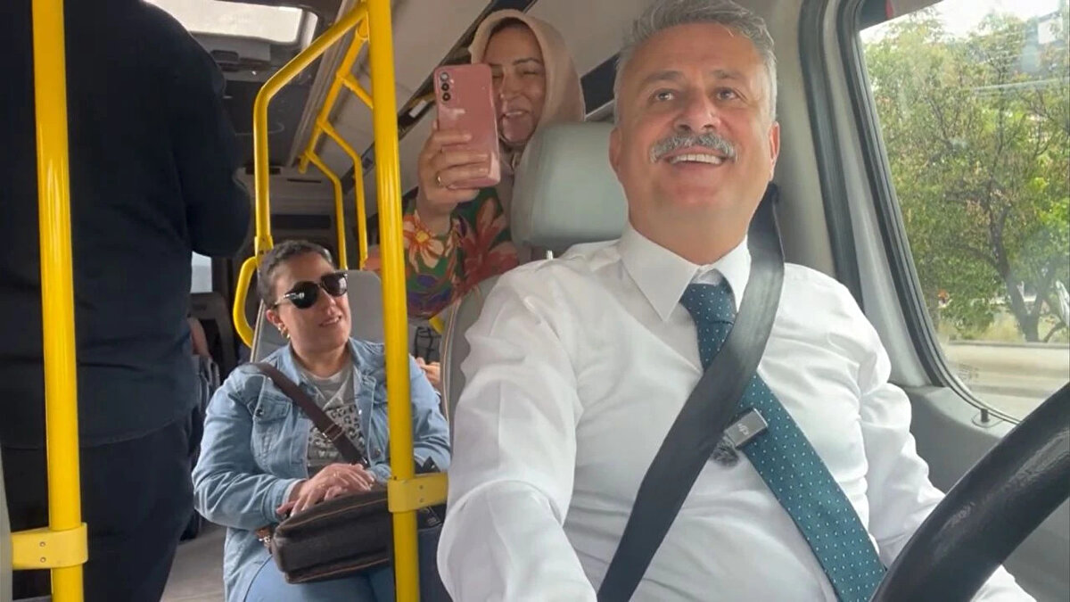 HANGİ OKULLARI BİTİRDİ?<br>Ahmet Sungur ilk ve orta eğitimini Yahşihan’da, lise eğitimini Kırıkkale’de tamamladı. Ahmet Sungur Kırıkkale Meslek Yüksekokulu Endüstriyel Otomasyon Bölümü mezunudur.