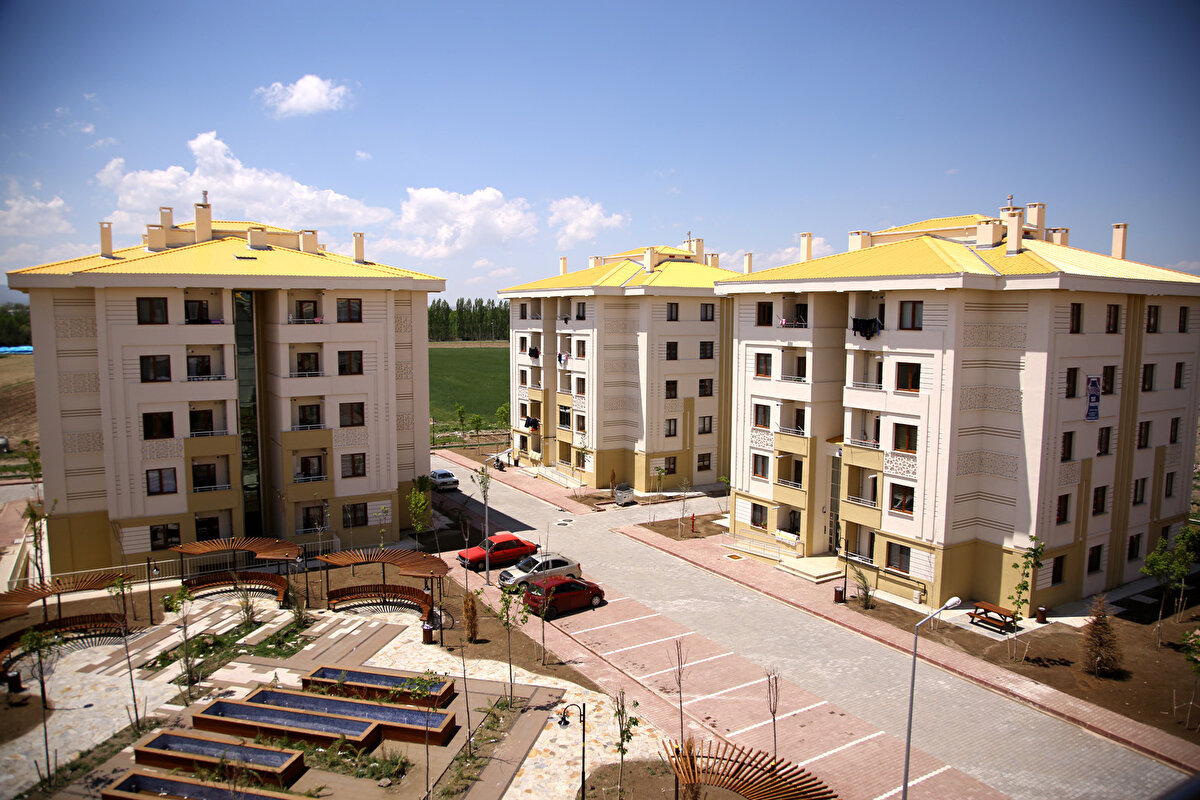 NE KADAR İNDİRİM UYGULANACAK?<br>TOKİ, borcunu erken kapatmak isteyen konut ve iş yeri alıcılarına yüzde 25 oranında indirim uygulayacak.