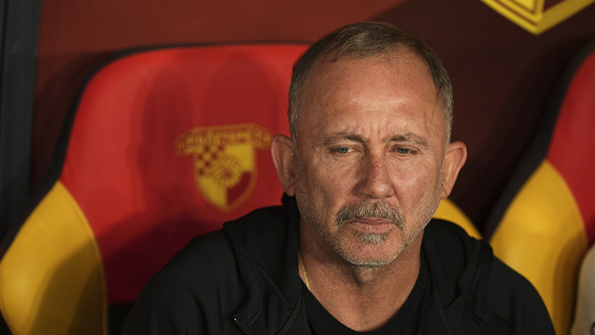 Beşiktaş, Trendyol Süper Lig’in 6. haftasında deplasmanda Göztepe’ye 3-0 mağlup oldu. Siyah-beyazlıların düşük pas isabeti ve savunmadaki zafiyetleri, teknik direktör Sergen Yalçın’ın eleştirilerine konu oldu. 