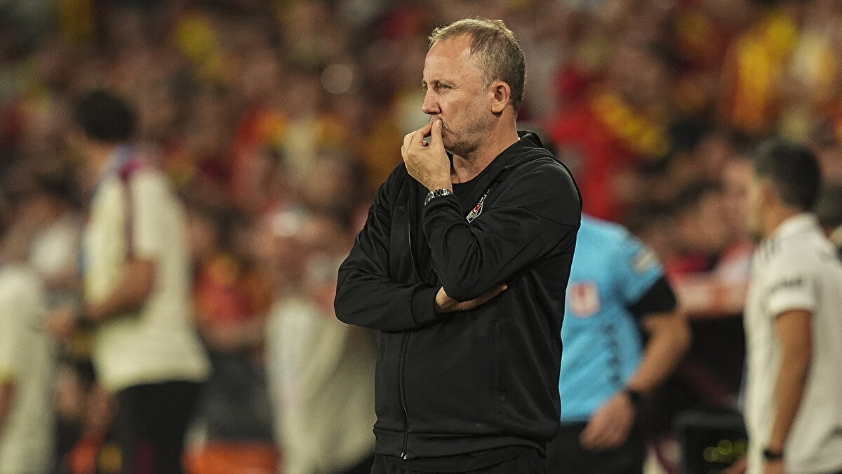 Rafa Silva, sahada top kaybında 02,topu kaybettiği iki pozisyondan hiçini telafi edemedi. Pas isabet yüzdesi ise yüzde 75 olarak kaydedildi. 