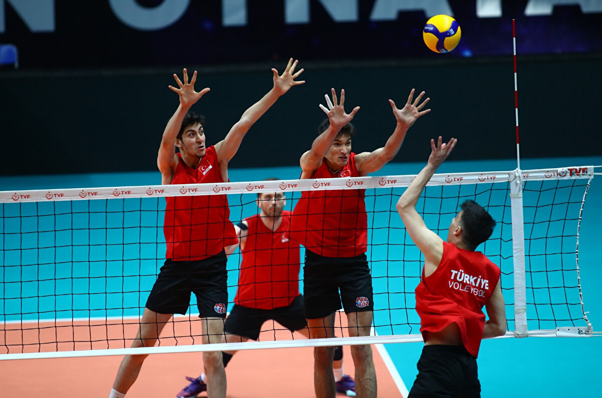 Efe Mandıracı, Türkiye A Milli Erkek Voleybol Takımı'nın çeyrek finale yükselmesiyle en çok merak edilen isimlerden biri oldu. Tam ismi Ramazan Efe Mandıracı olan genç voleybolcunun kaç yaşında olduğu ve hangi takımda oynadığı en sık araştırılan konular arasında yer alıyor. Peki, Efe Mandıracı kimdir? Nereli? Hangi takımlarda oynadı? İşte detaylar...