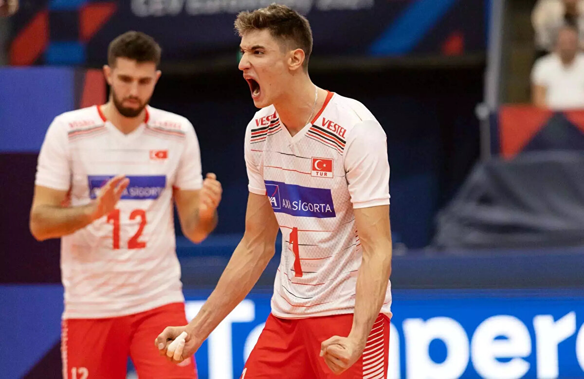 2024 yılına kadar Arkas Spor forması giyen oyuncu, Arkas kariyeri boyunca iki kez Kupa Voley şampiyonluğu (2020-21 ve 2021-22) ve bir kez de Voleybol Erkekler Şampiyonlar Kupası zaferi yaşadı. 2024-25 sezonu itibarıyla ise You Energy Volley takımına transfer oldu ve kariyerini İtalya'nın en üst ligi olan 